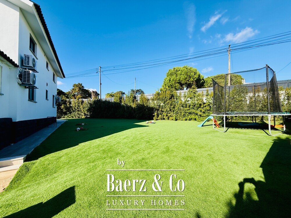 4 bedroom house with heated swiming pool garden and garage in Sintra image
