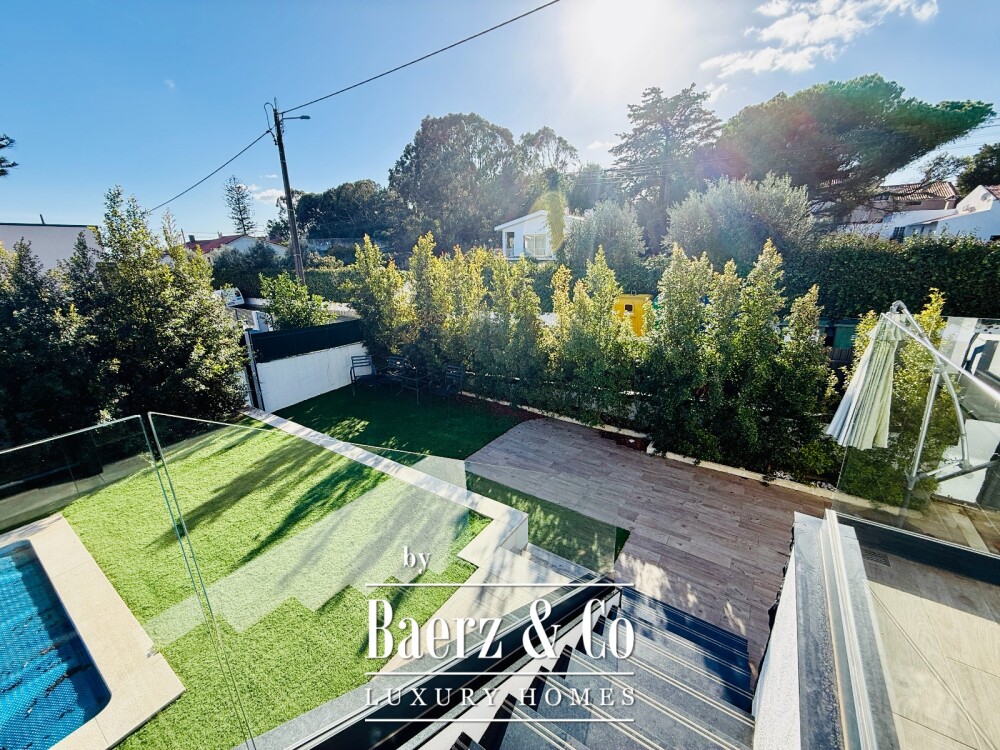 4 bedroom house with heated swiming pool garden and garage in Sintra image