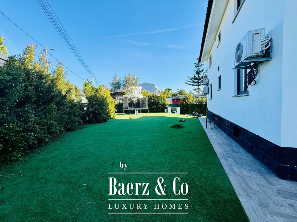 4 bedroom house with heated swiming pool garden and garage in Sintra image