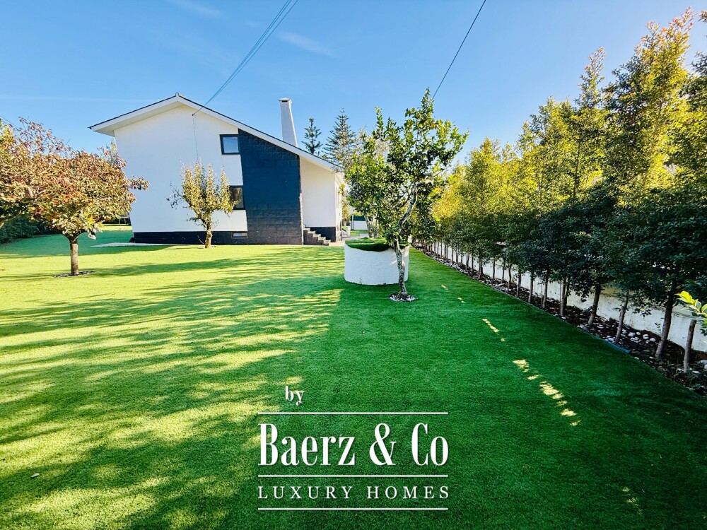 4 bedroom house with heated swiming pool garden and garage in Sintra image