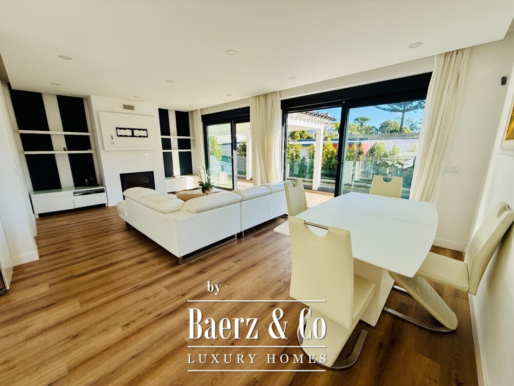 4 bedroom house with heated swiming pool garden and garage in Sintra image