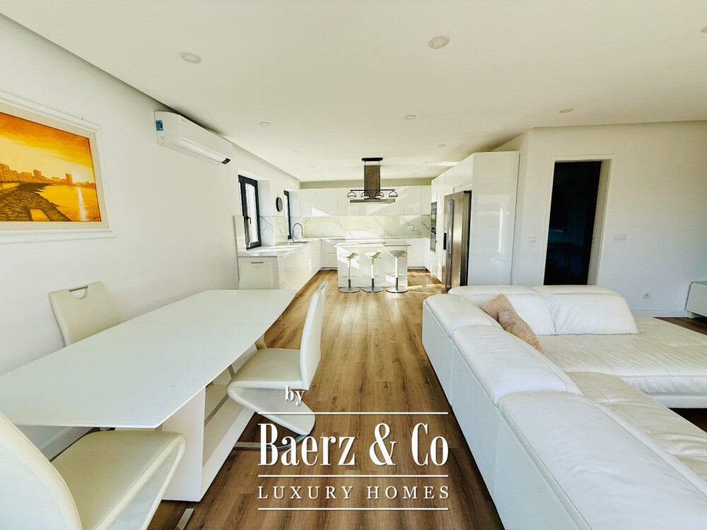 4 bedroom house with heated swiming pool garden and garage in Sintra image
