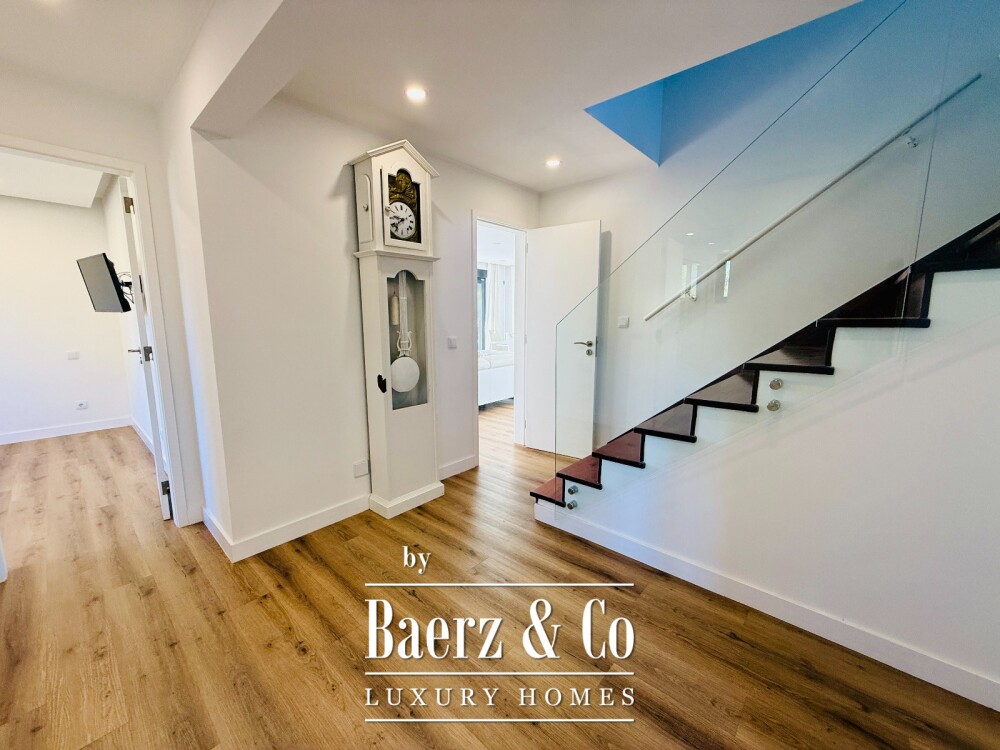 4 bedroom house with heated swiming pool garden and garage in Sintra image
