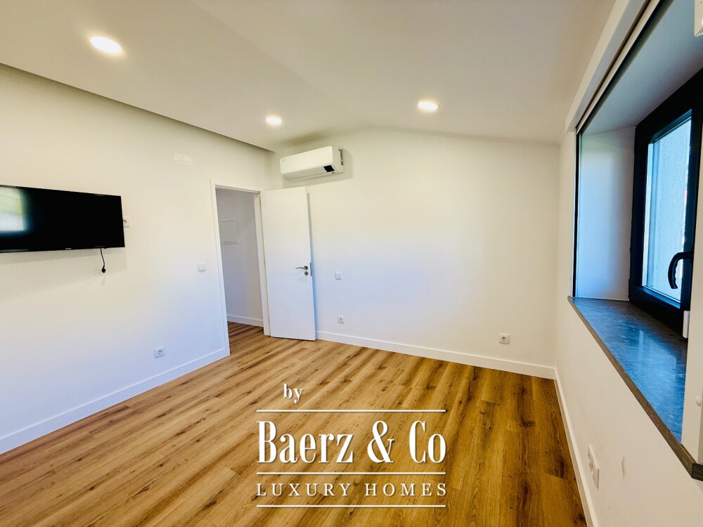 4 bedroom house with heated swiming pool garden and garage in Sintra image