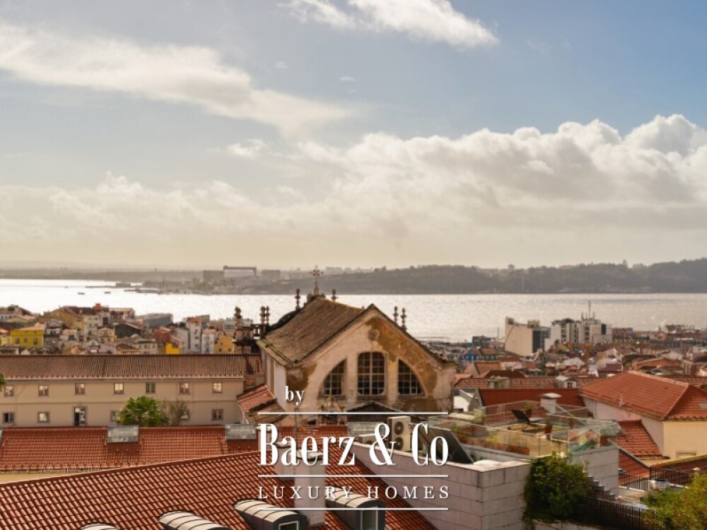 Discover this exceptional two-bedroom apartment in Príncipe Real, offering truly breathtaking views. image