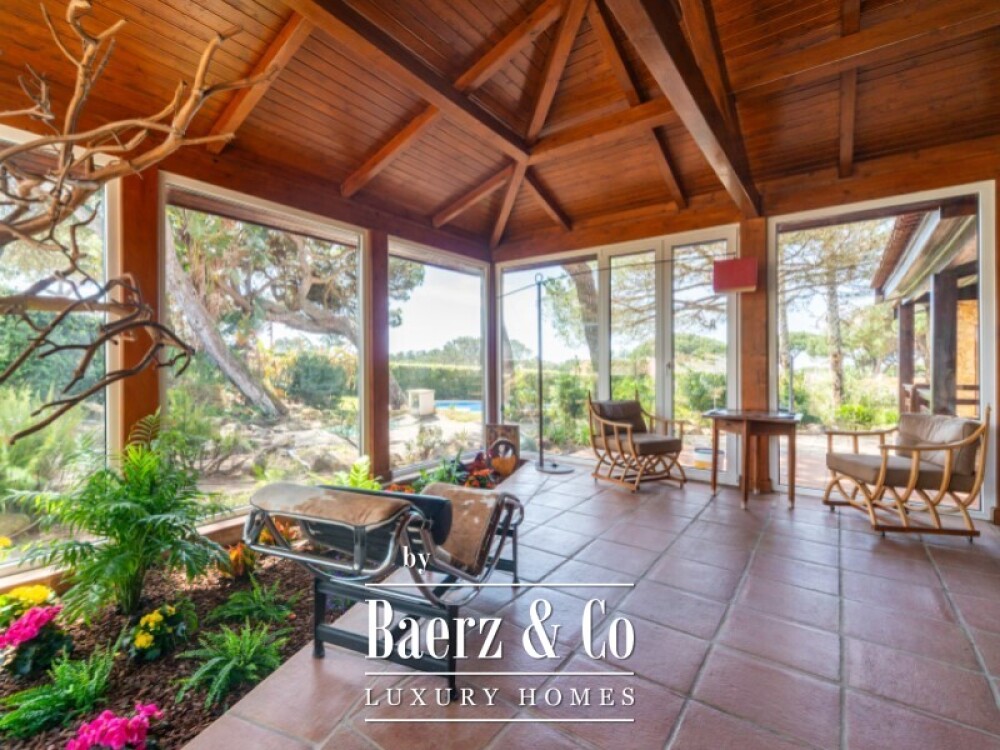 Single storey 3 bedroom villa with swimming pool, tennis court and plot of 5,320 sqm in Fontanelas, Sintra image
