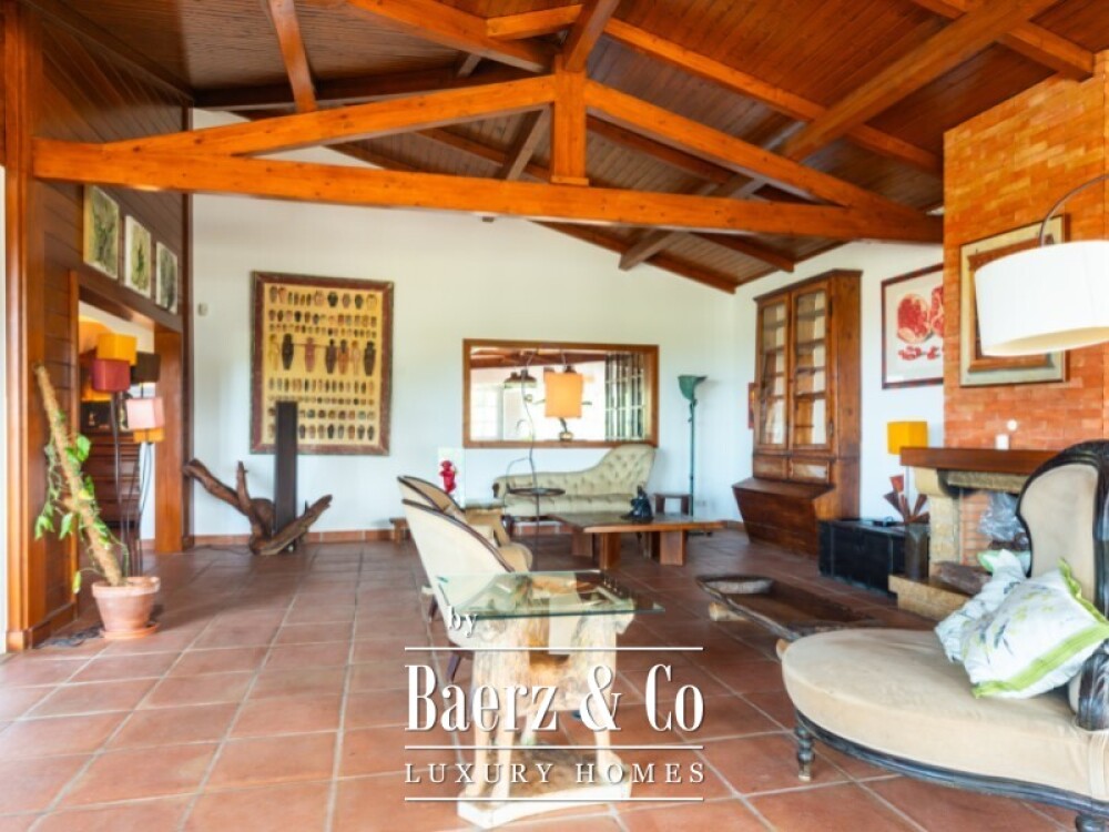 Single storey 3 bedroom villa with swimming pool, tennis court and plot of 5,320 sqm in Fontanelas, Sintra image