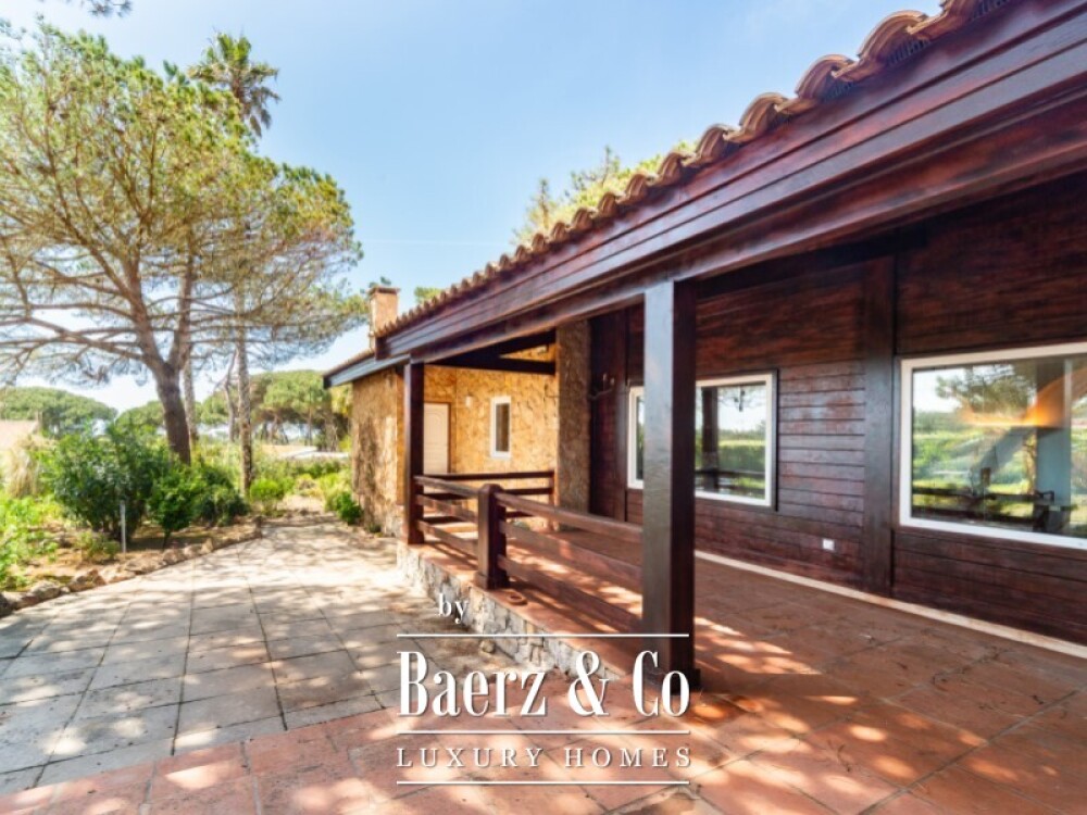 Single storey 3 bedroom villa with swimming pool, tennis court and plot of 5,320 sqm in Fontanelas, Sintra image