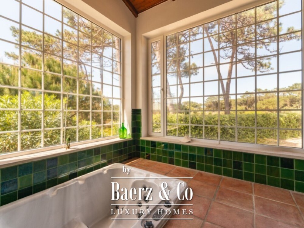 Single storey 3 bedroom villa with swimming pool, tennis court and plot of 5,320 sqm in Fontanelas, Sintra image