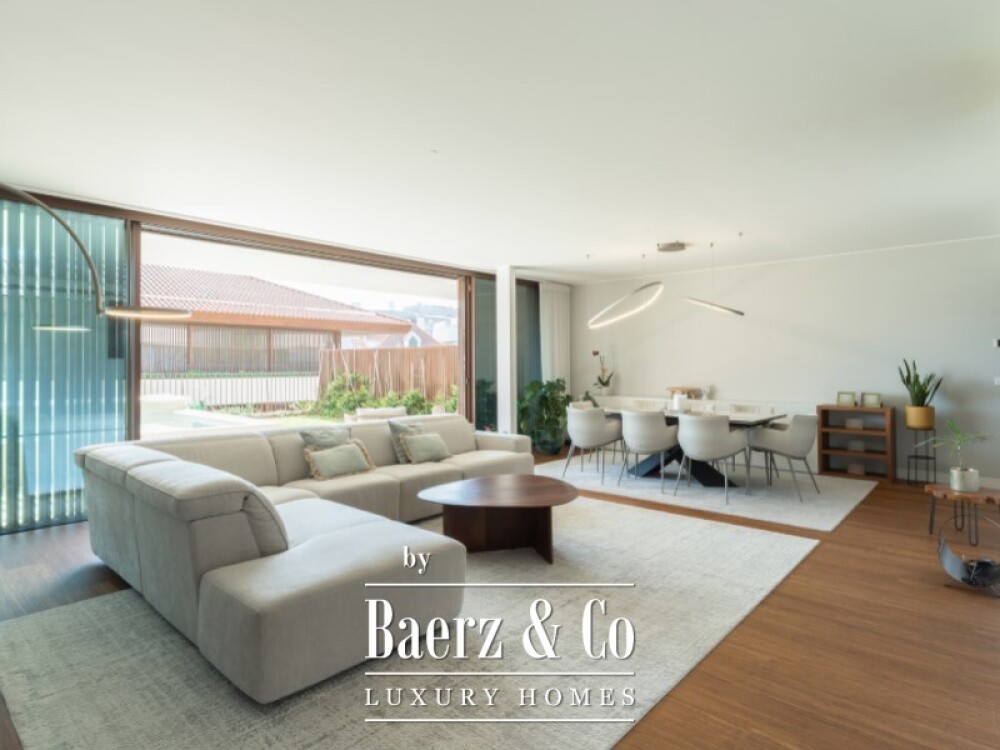 Luxurious Apartment with 3 Ensuite Bedrooms - Garden and Swimming Pool - Privileged Location - Sea View - Walking Distance from the beach - Gated community with 24/7 Security. image