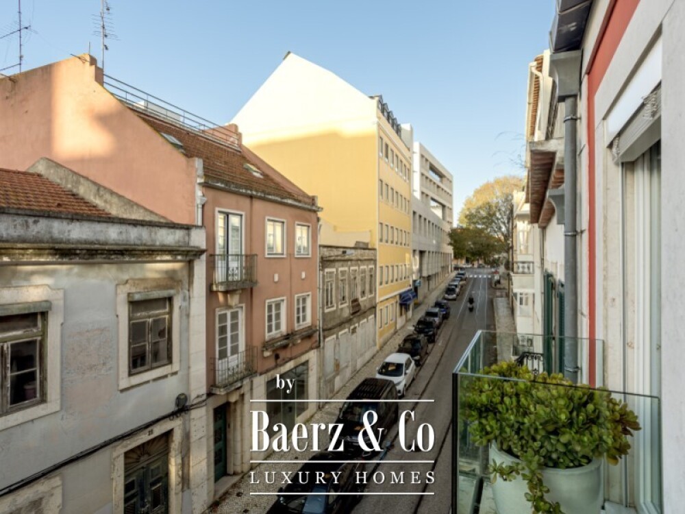 House 4 Bedrooms + 3 Sale Lisboa image