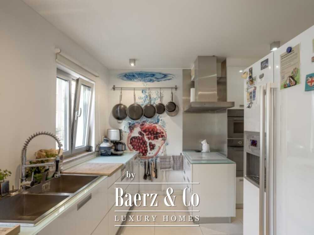 House 4 Bedrooms + 3 Sale Lisboa image
