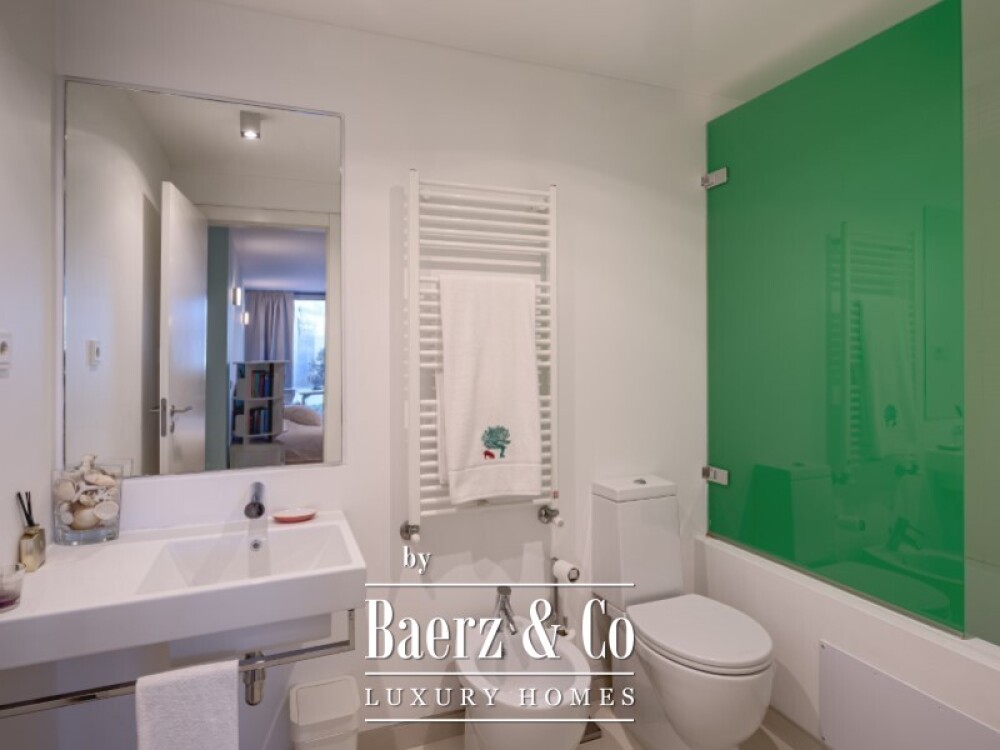 House 4 Bedrooms + 3 Sale Lisboa image