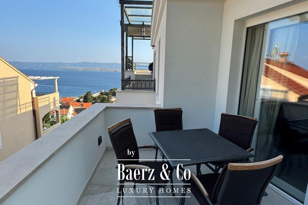 Brač, Bol, luxury penthouse in the town centre and building plot with building permit image