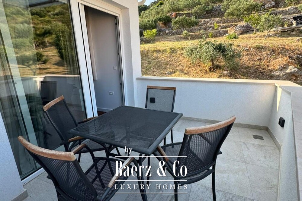 Brač, Bol, luxury penthouse in the town centre and building plot with building permit image