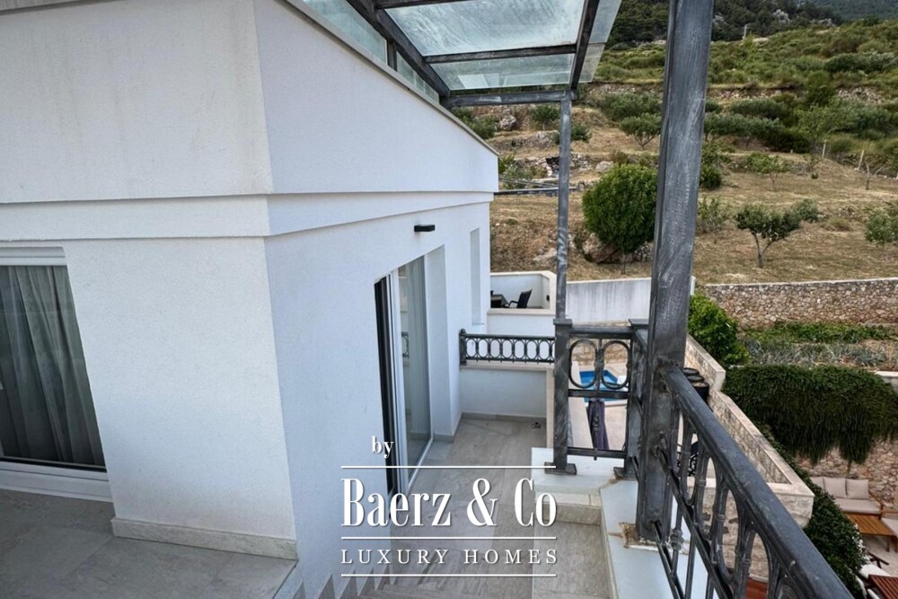 Brač, Bol, luxury penthouse in the town centre and building plot with building permit image