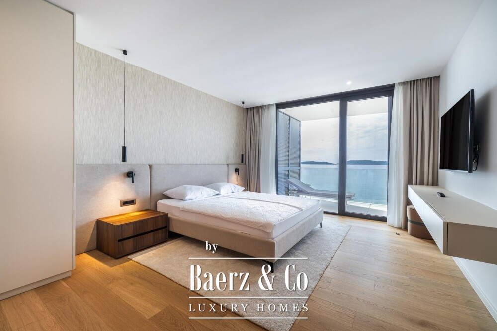 Brodarica, exclusive villa first row to the sea image