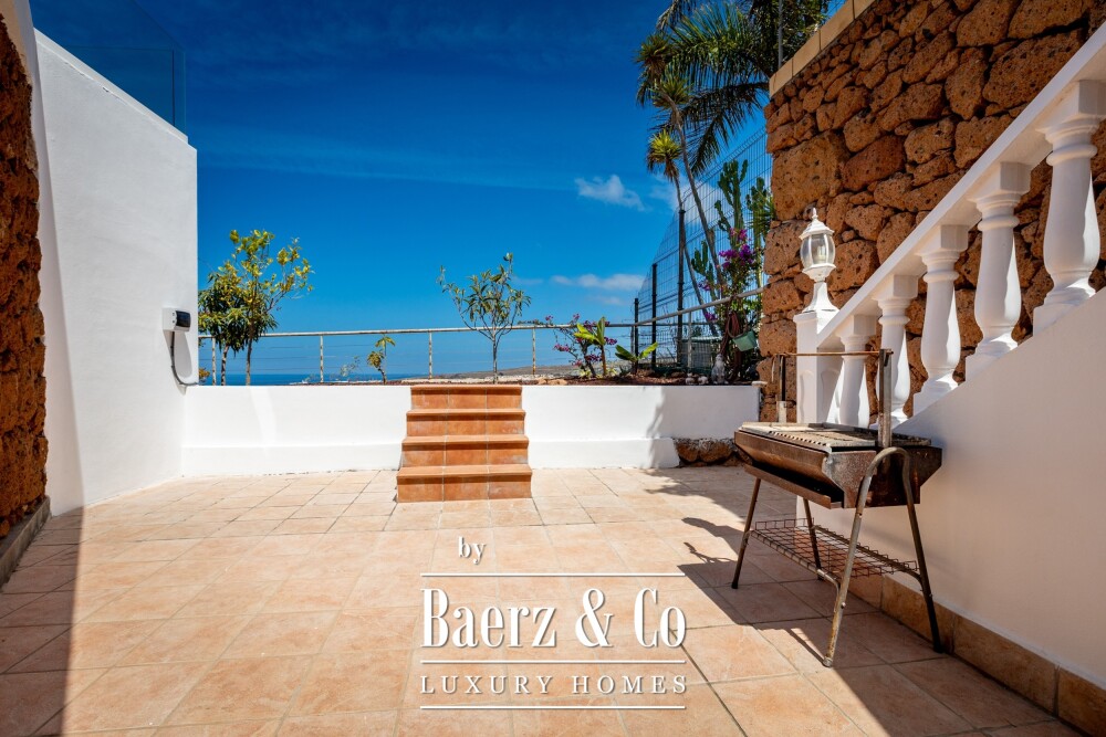 Refurbished villa with a separate annexe on Tenerife image