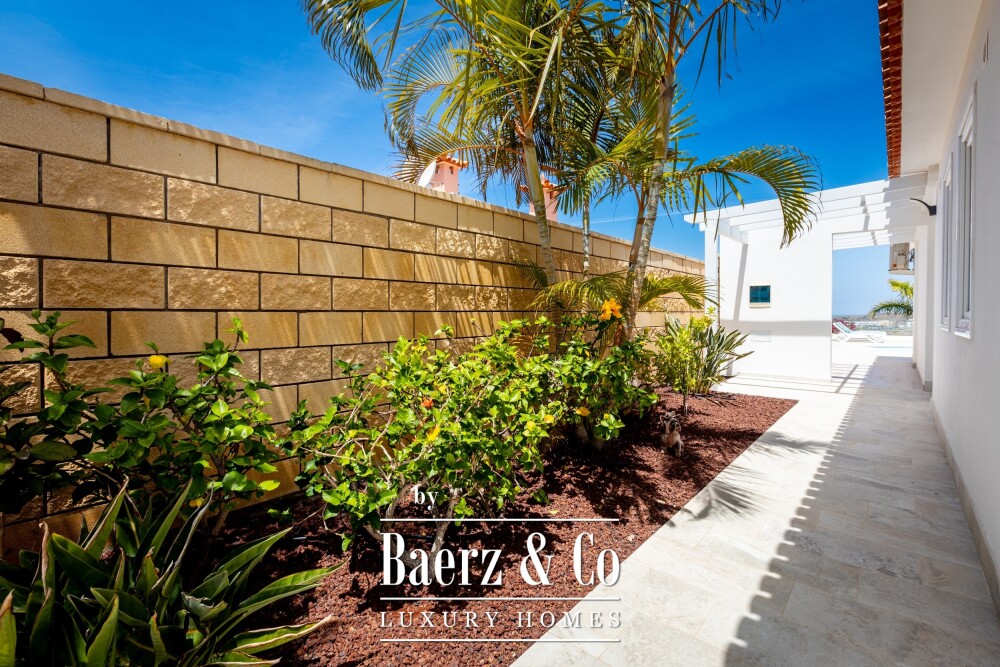Refurbished villa with a separate annexe on Tenerife image