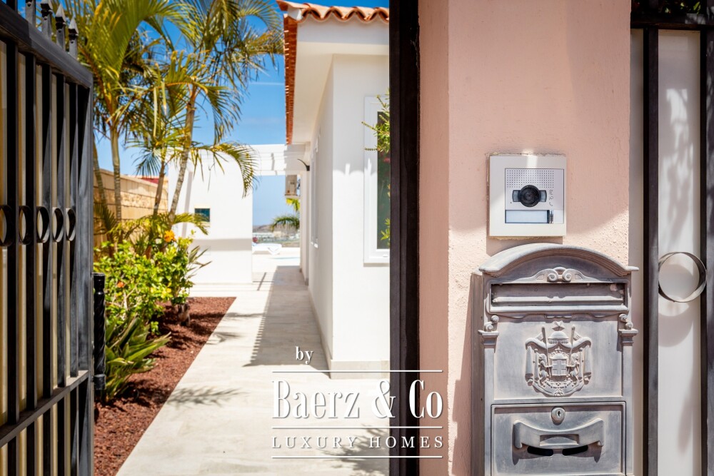 Refurbished villa with a separate annexe on Tenerife image