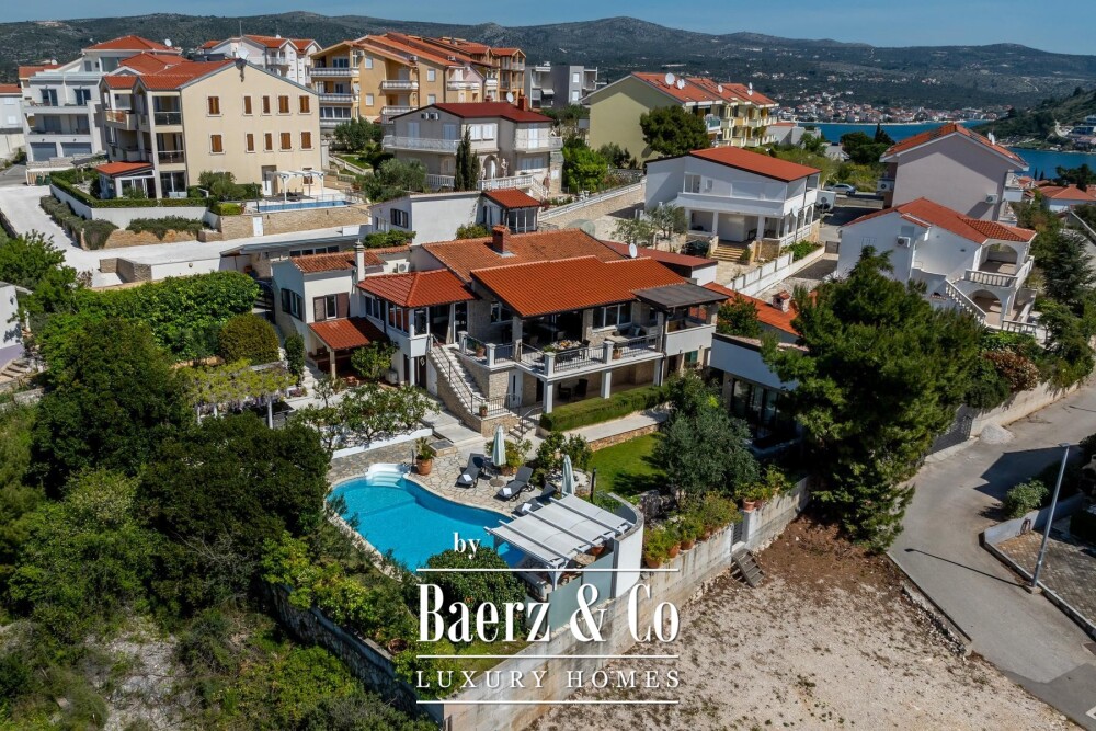 Rogoznica, a beautiful villa with a pool, a view of the sea and a hidden garden image