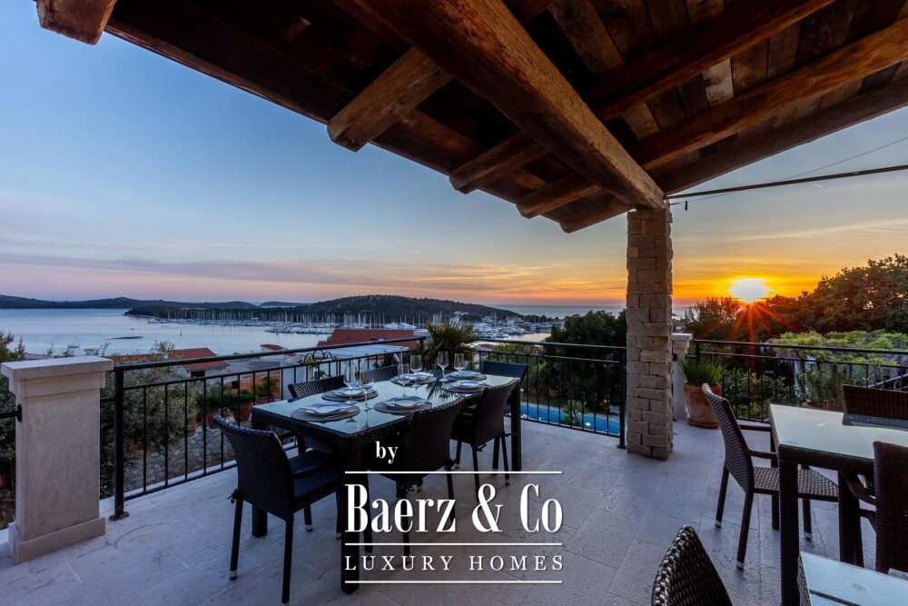 Rogoznica, a beautiful villa with a pool, a view of the sea and a hidden garden image