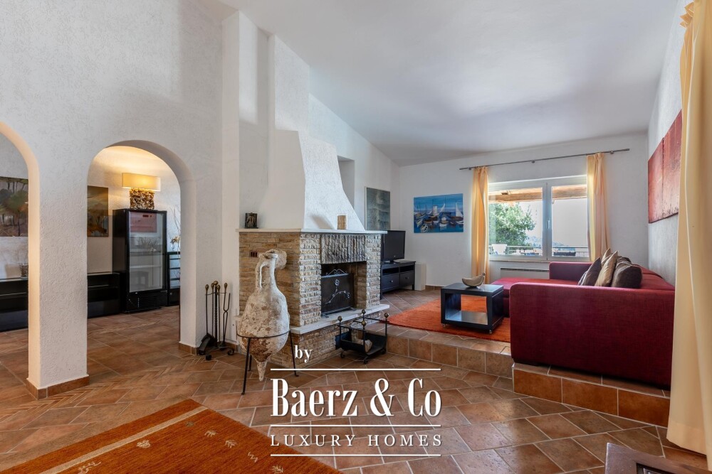 Rogoznica, a beautiful villa with a pool, a view of the sea and a hidden garden image