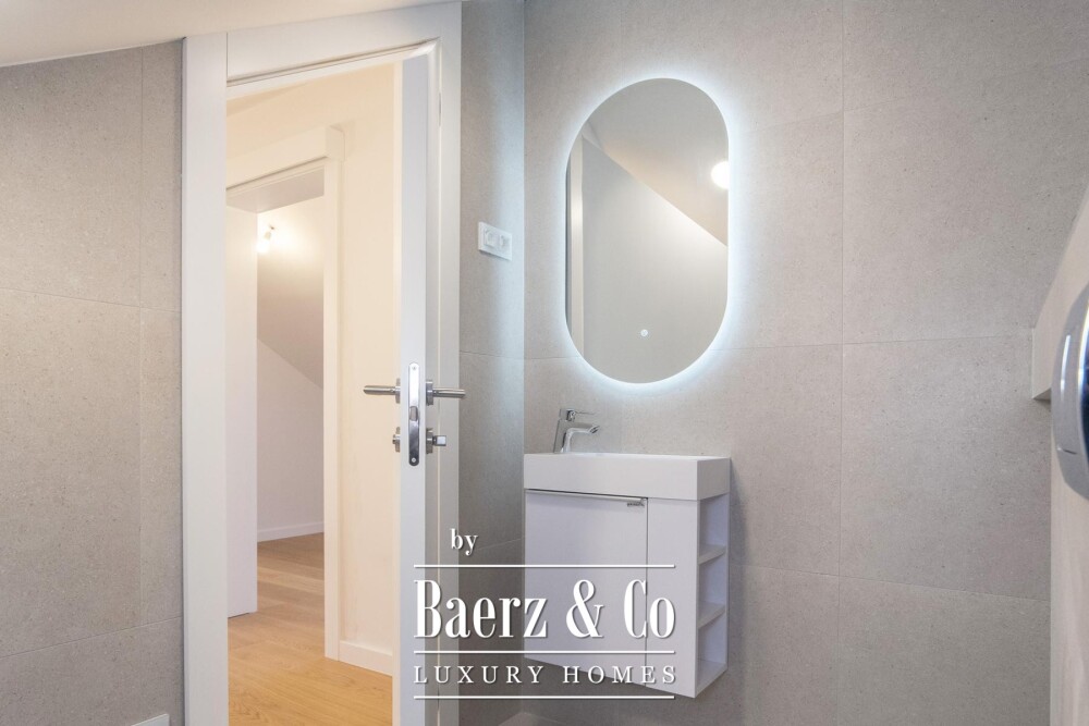 Zagreb, Srebrnjak, modern five-room penthouse 194 m² with gallery and garage image