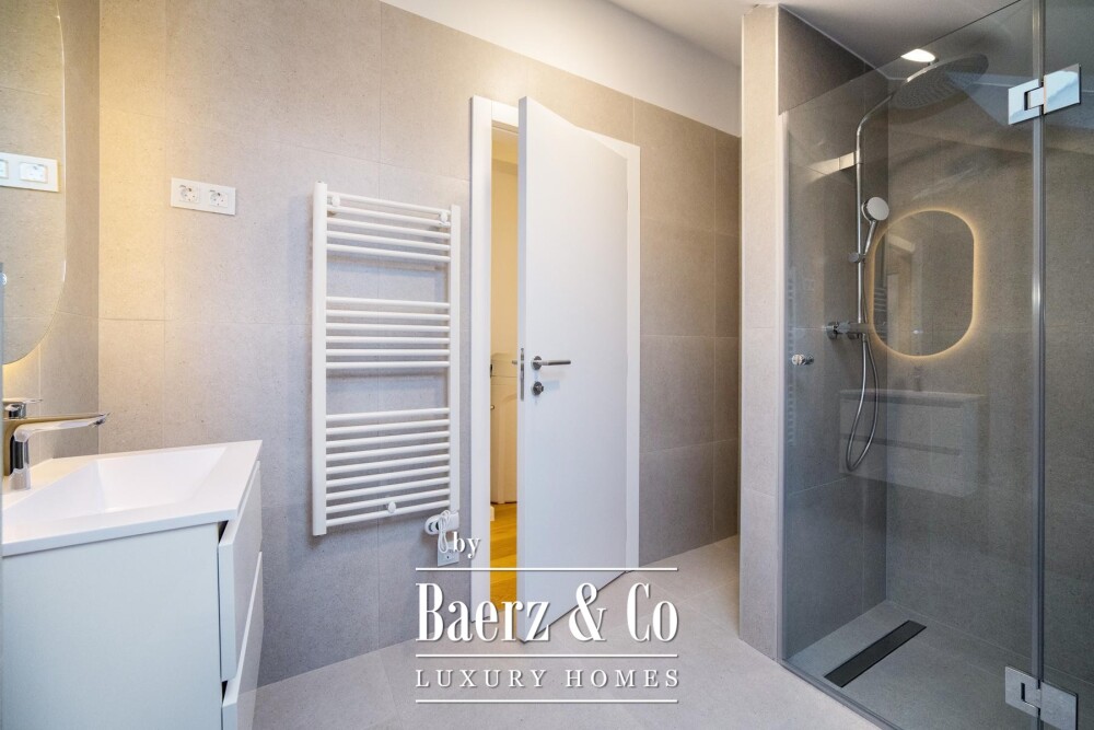 Zagreb, Srebrnjak, modern five-room penthouse 194 m² with gallery and garage image