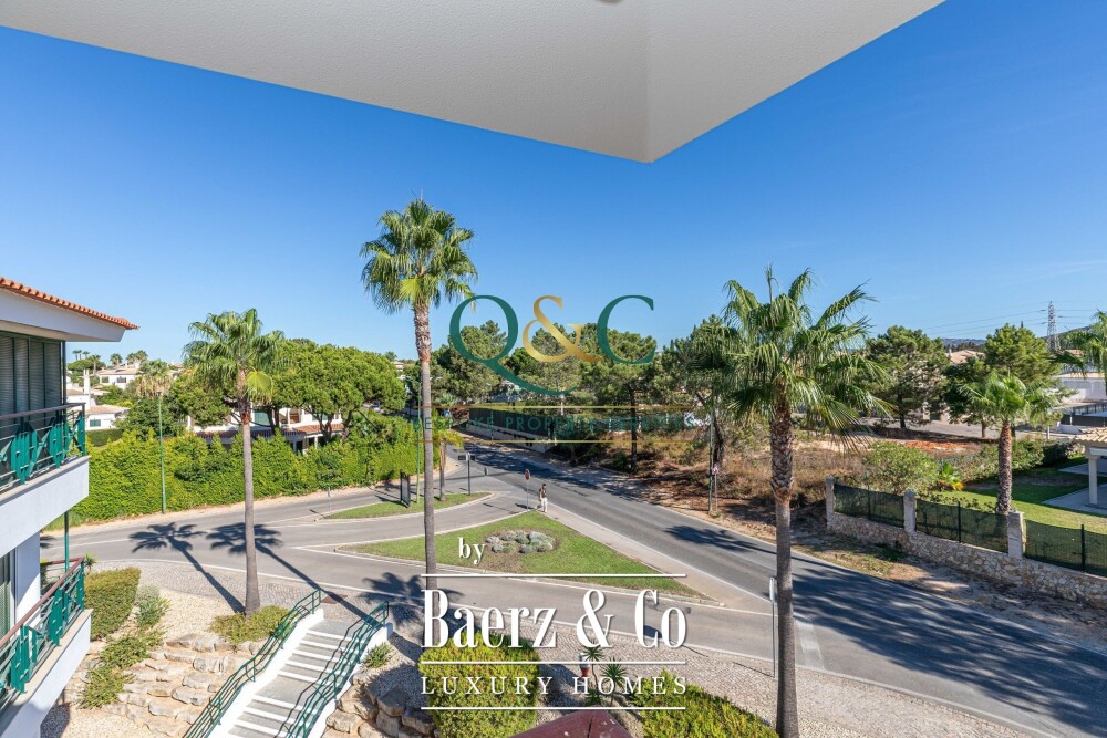 Beautiful luxury home in Quarteira, Vila Sol image