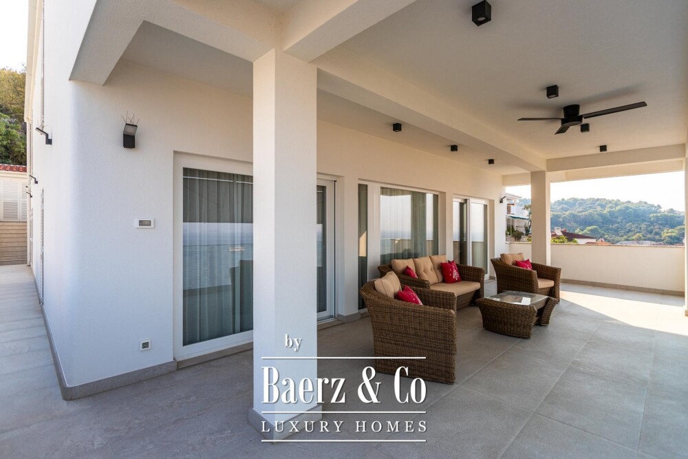 Okrug Donji, unique villa with panoramic sea view image