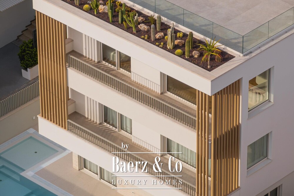 Okrug Gornji, two luxury residential units near the beach image
