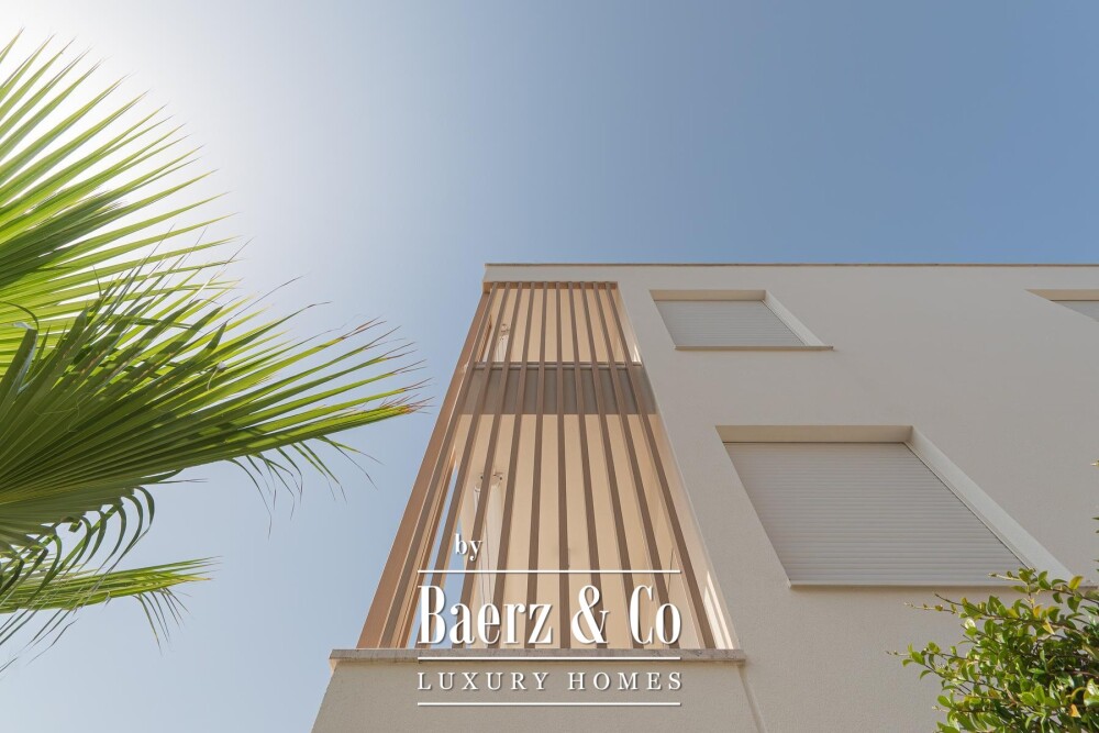 Okrug Gornji, two luxury residential units near the beach image