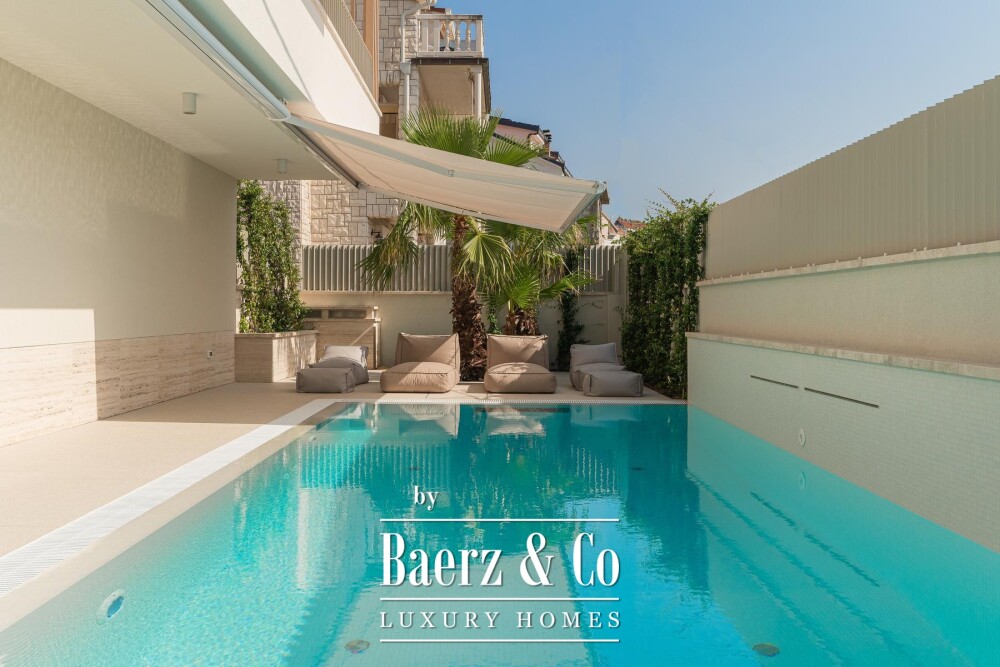 Okrug Gornji, two luxury residential units near the beach image