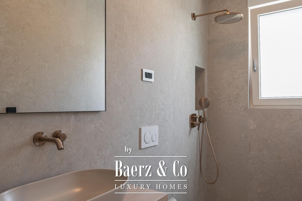 Okrug Gornji, two luxury residential units near the beach image