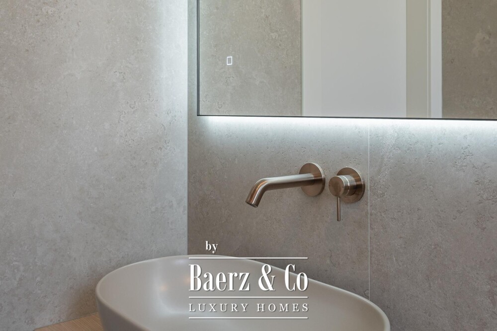 Okrug Gornji, two luxury residential units near the beach image