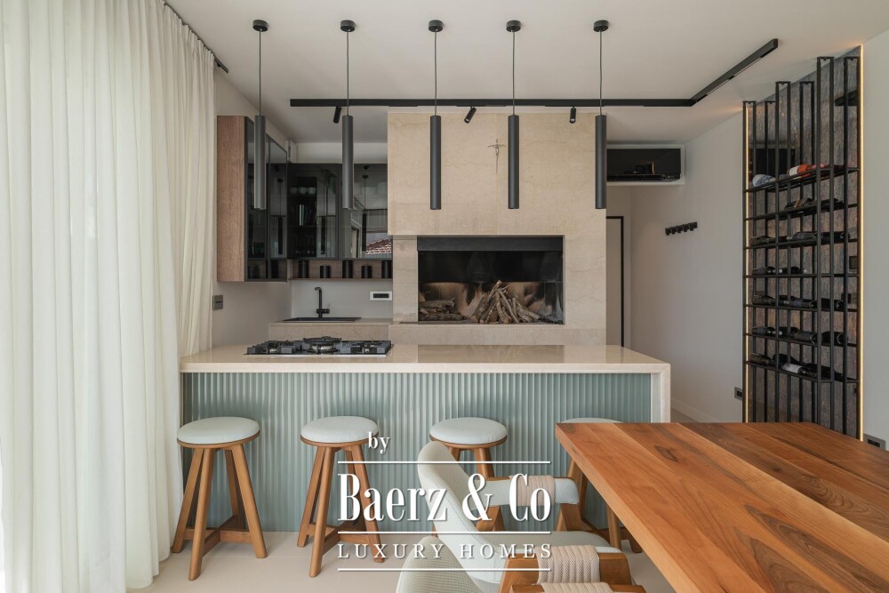 Okrug Gornji, two luxury residential units near the beach image