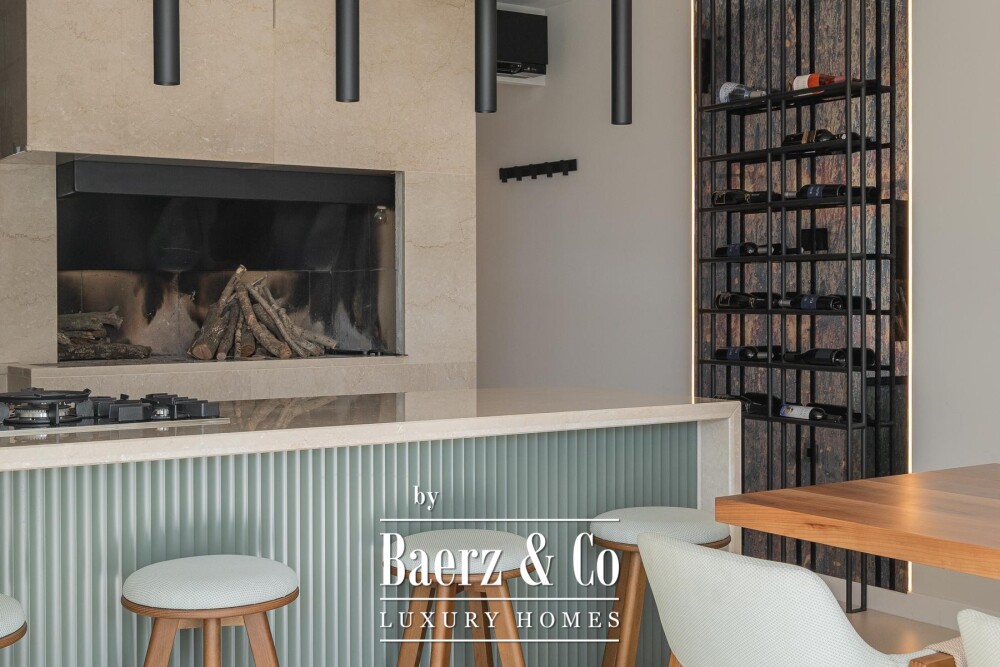 Okrug Gornji, two luxury residential units near the beach image