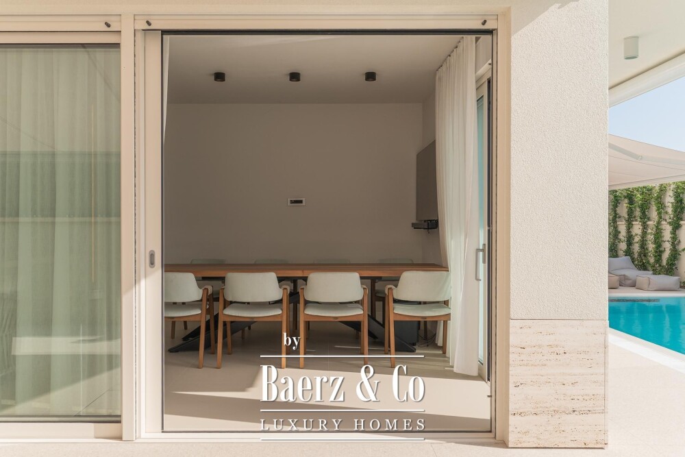 Okrug Gornji, two luxury residential units near the beach image