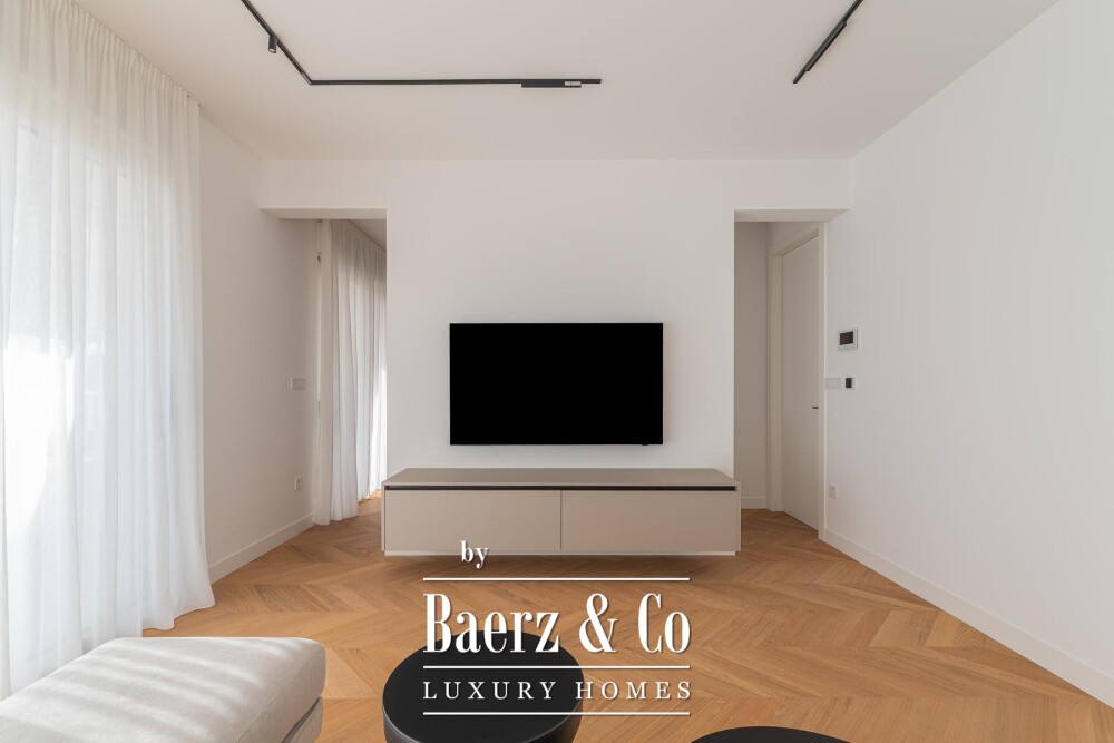 Okrug Gornji, two luxury residential units near the beach image
