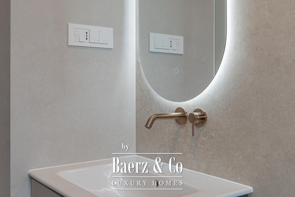 Okrug Gornji, two luxury residential units near the beach image
