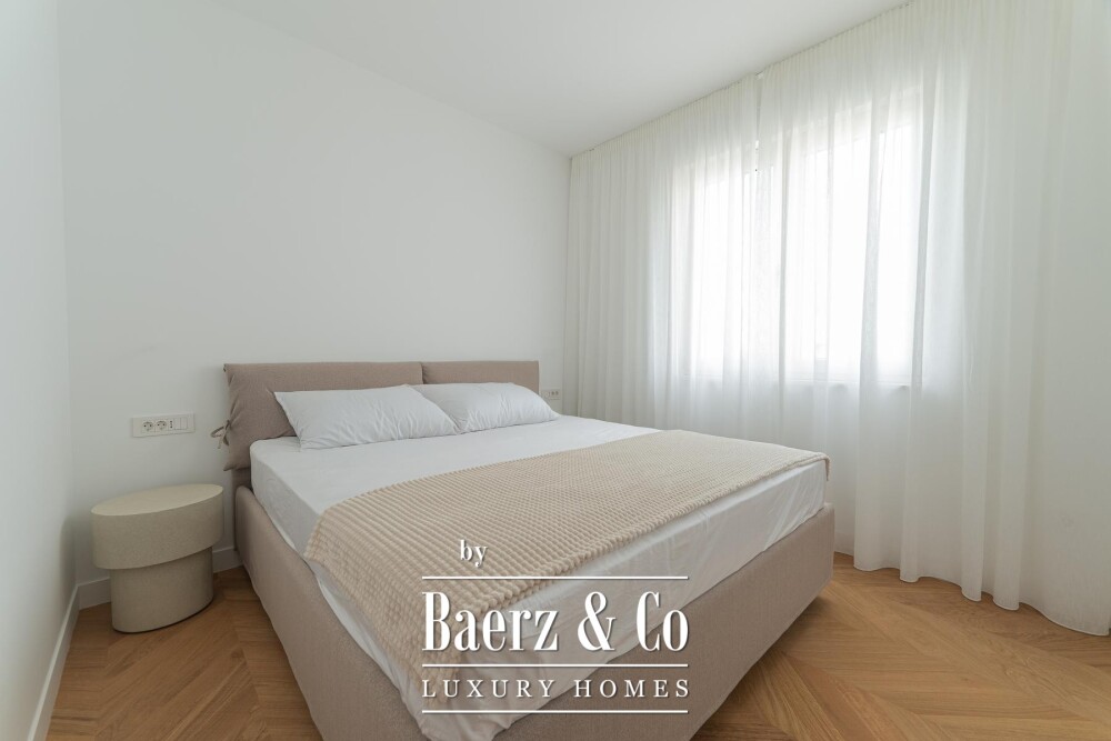 Okrug Gornji, two luxury residential units near the beach image