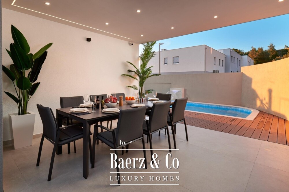 Split, Podstrana, modernly furnished villa in a gated community image