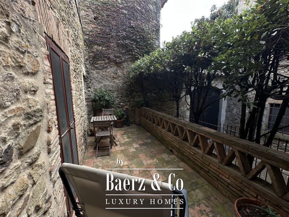 Stone House in Monells image