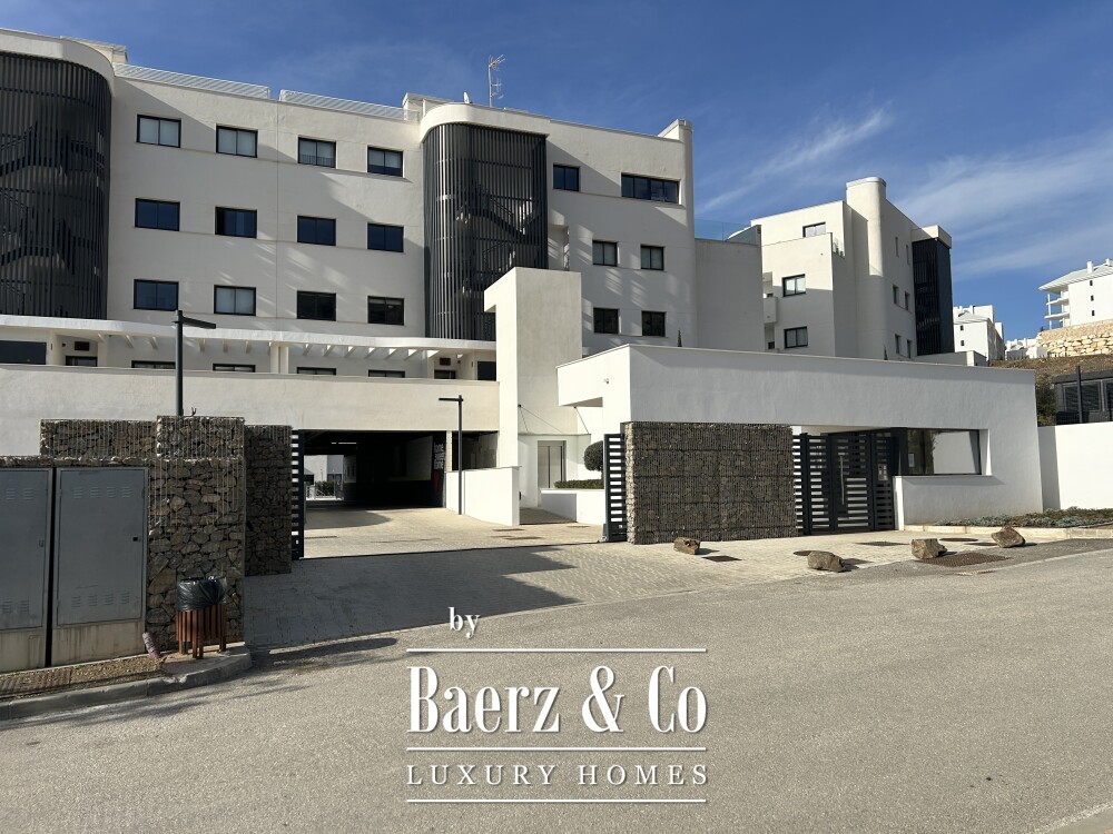 Contemporary Apartment with Sea Views, Higuerón West image
