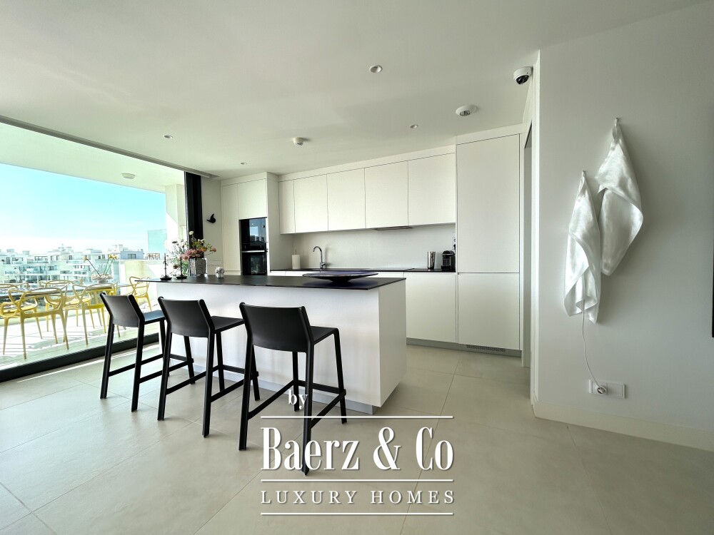 Contemporary Apartment with Sea Views, Higuerón West image