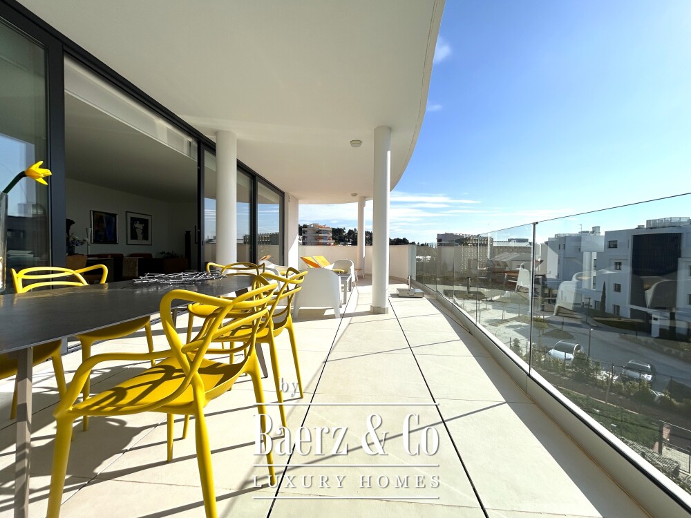 Contemporary Apartment with Sea Views, Higuerón West image