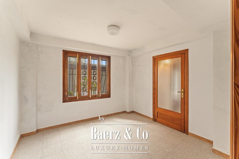 Traditional village house with a spacious patio and renovation potential in S’Arracó image