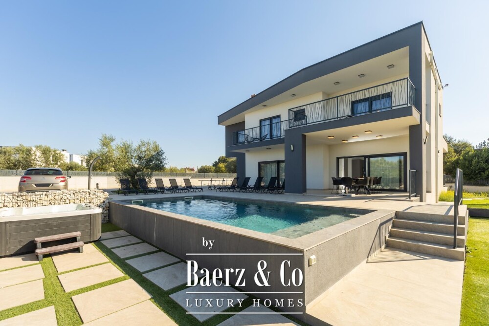 Istria, Galižana, spacious house with pool, large yard and sea view image