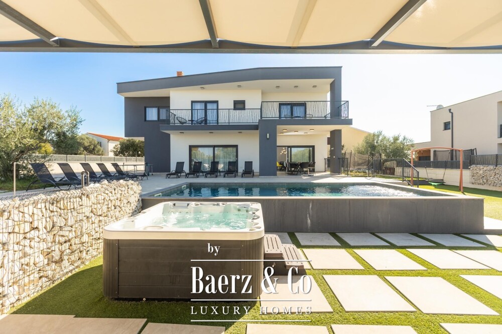 Istria, Galižana, spacious house with pool, large yard and sea view image